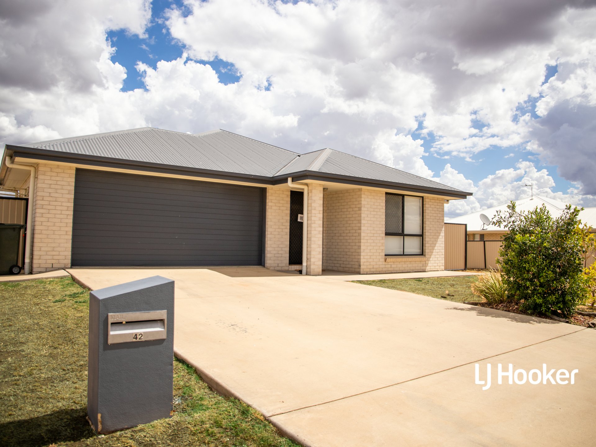 42 HOWARD ST, ROMA QLD 4455, 0 rūma, 0 rūma horoi, House