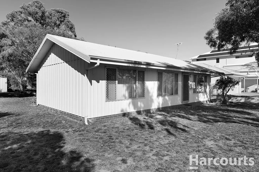 Falcon 3房  Under Offer by HARCOURTS Mandurah - Michael & Christine Goodwin