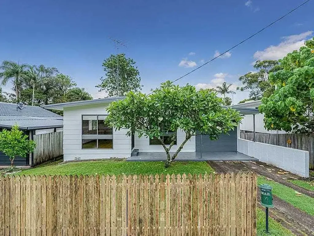 Charming Beachside Home in Alexandra Headland!