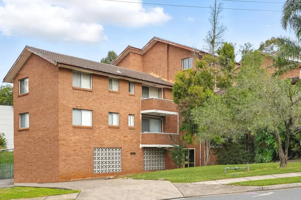 2 BEDROOM UNIT IN CONVENIENT LOCATION!