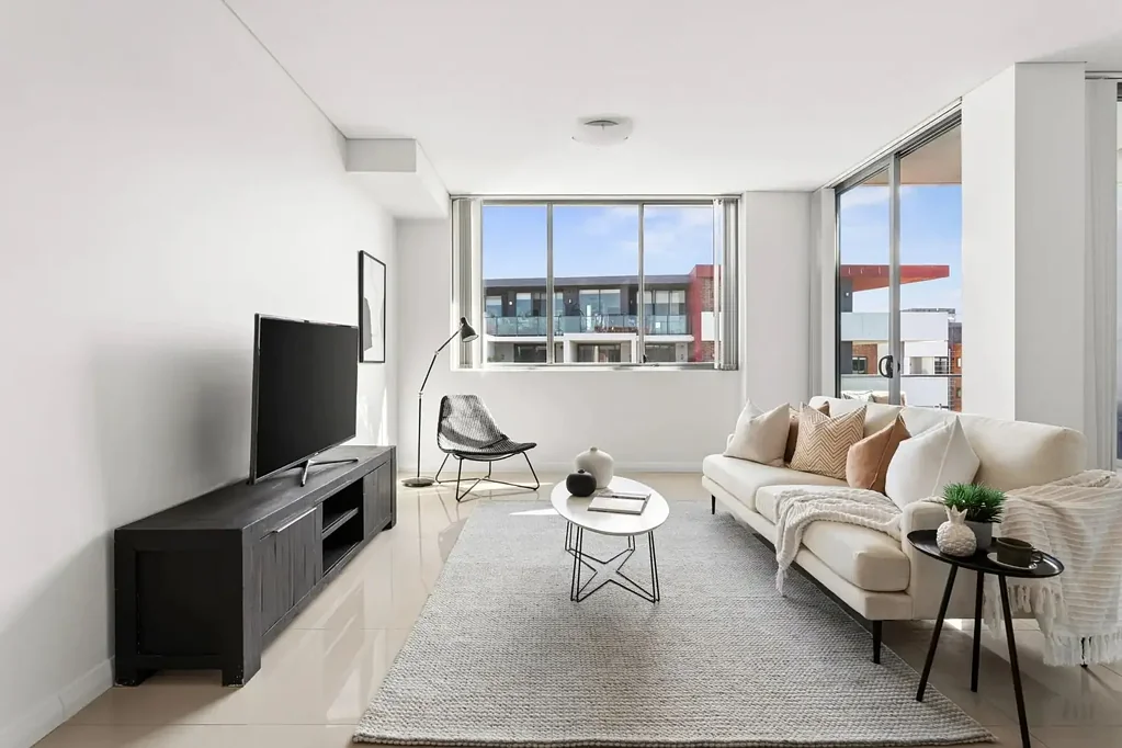 Oversized Apartment Offering Space, Style and Convenience