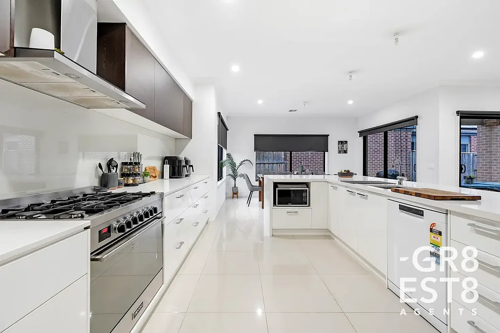 Cranbourne West 5chambre Elegant Double-Storey Family Living