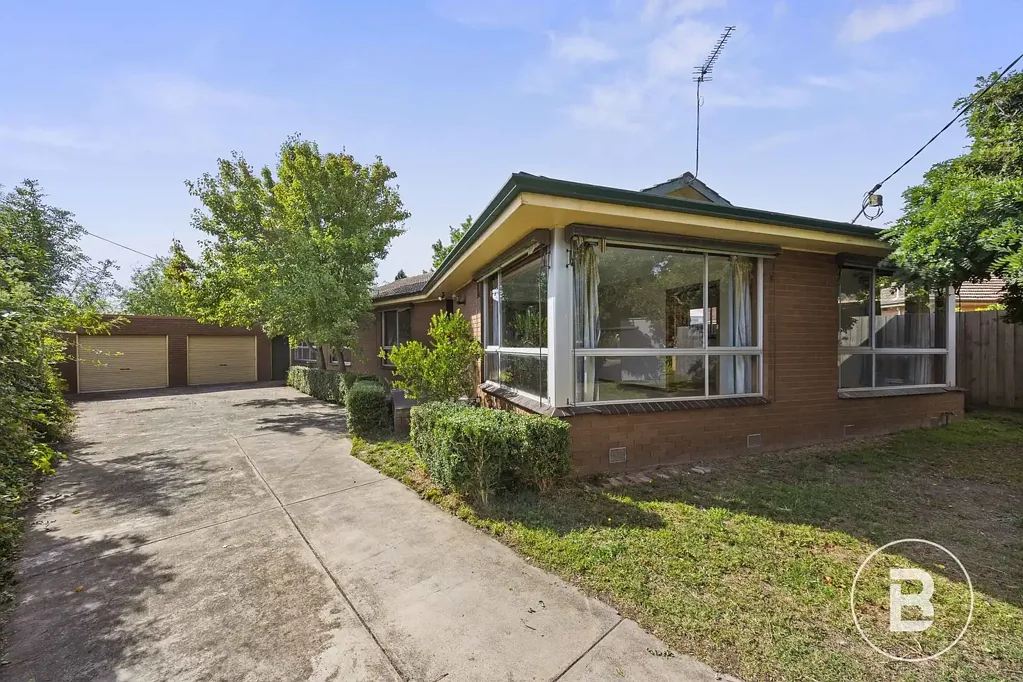 Lake Wendouree 4कमरा FOUR BEDROOM BRICK HOME BETWEEN LAKE AND BALLARAT GRAMMAR