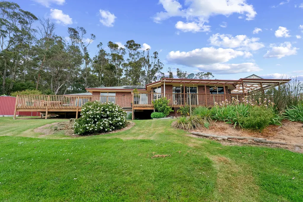 Allens Rivulet 5房  Spacious Family Home on 2.5 Acres with Exceptional Views