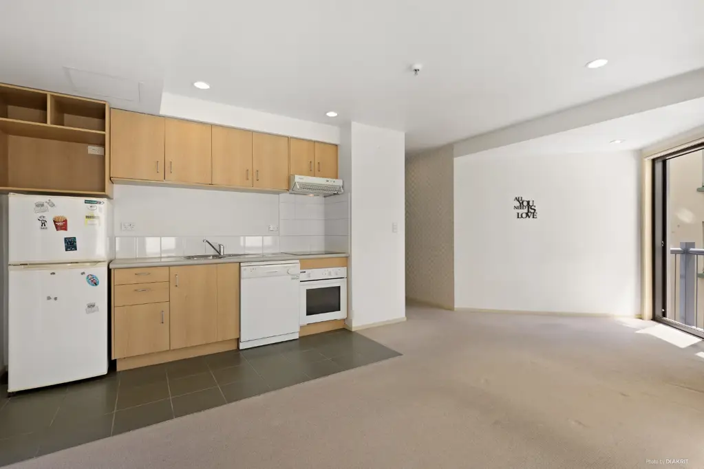 Well presented 1 bedroom apartment in City Centre.