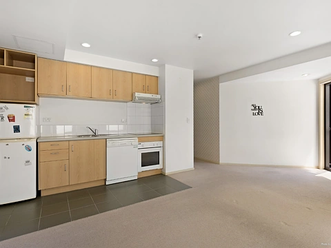 Well presented 1 bedroom apartment in City Centre.