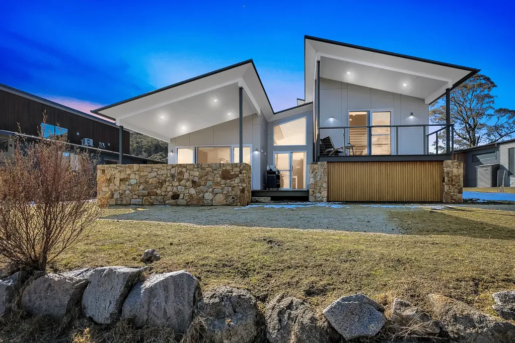 Crackenback 3Zimmer Modern Dual Key Chalet for Sale - Price Guide $1,900,000