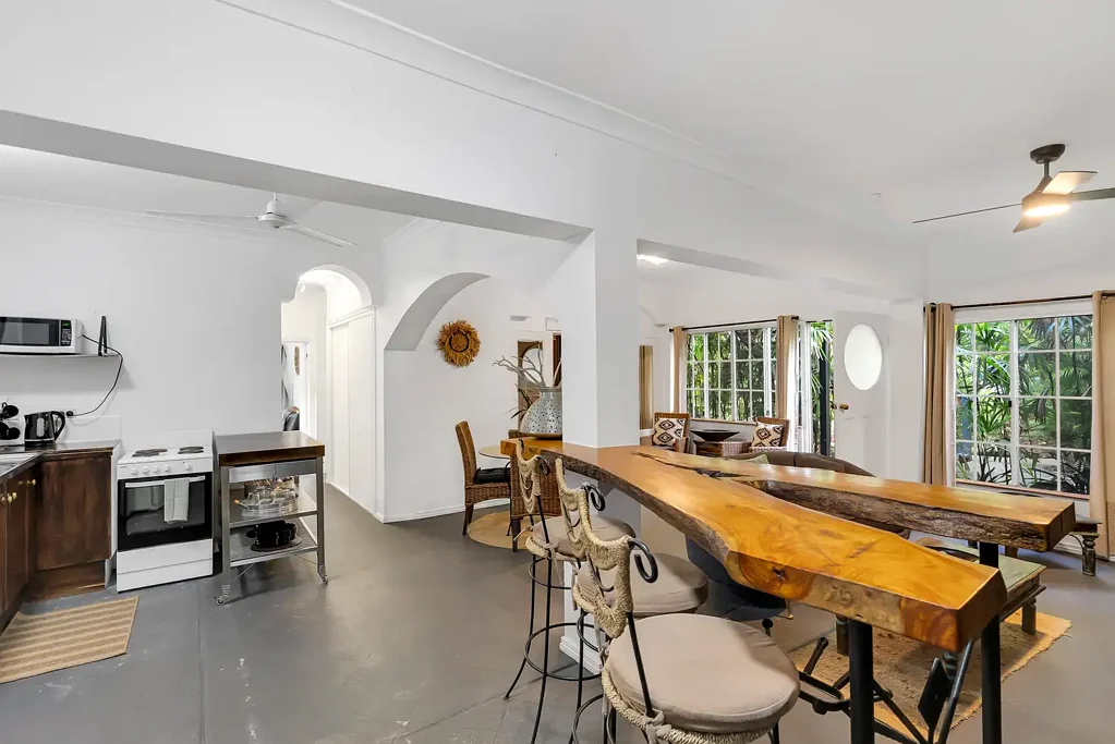UNFURNISHED TROPICAL HAVEN WITH NO MAINTENANCE!