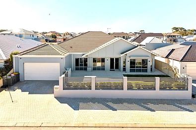 Yanchep 5 Slaapkamer GRAND FAMILY LIVING JUST ONE STREET FROM THE BEACH