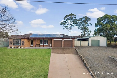Lochinvar 4chambre A COMPLETE LIFESTYLE PACKAGE ON A GENEROUS BLOCK!