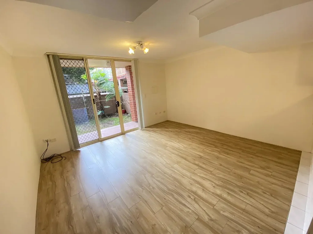 Split Level 2 Bedroom Townhouse!