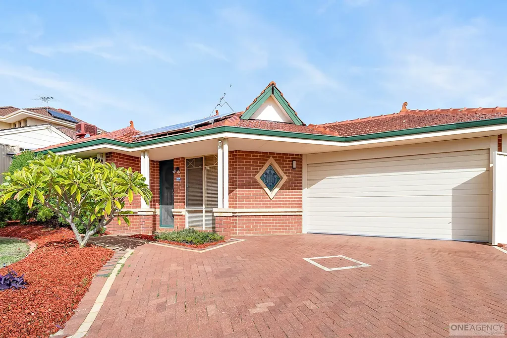 Joondalup 5房  Rare Versatile Family Oasis with Granny Flat, Pool & Prime Location!!!