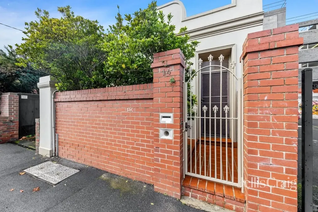 Location and Charm in a Cosy Period Property