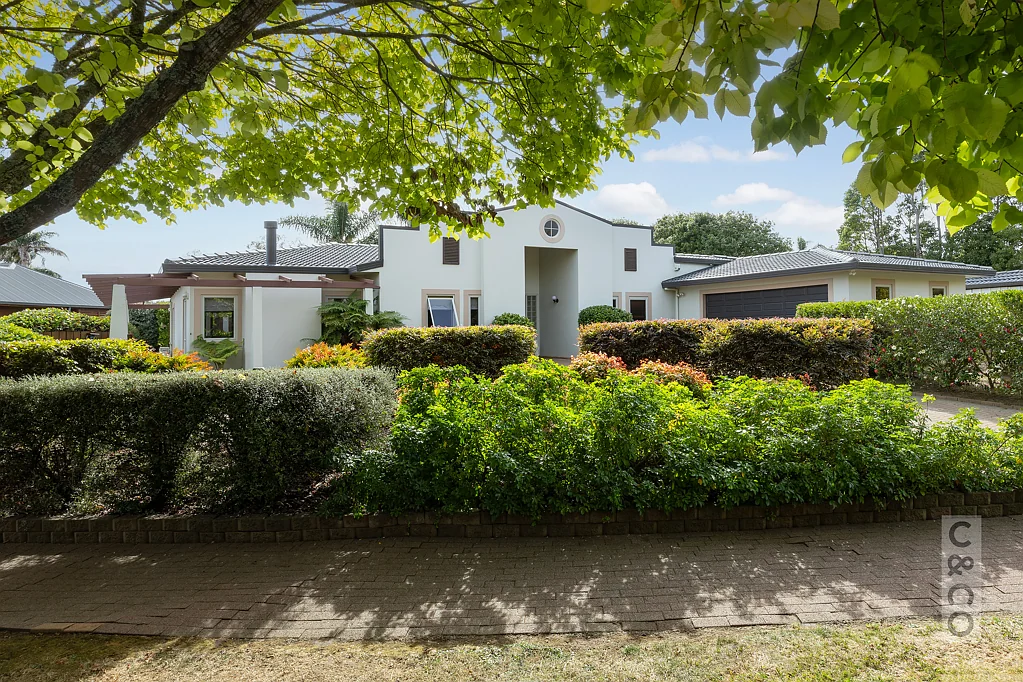 Huapai 4房  Immaculate 260sqm Home on 1556sqm ~ Ignore the CV