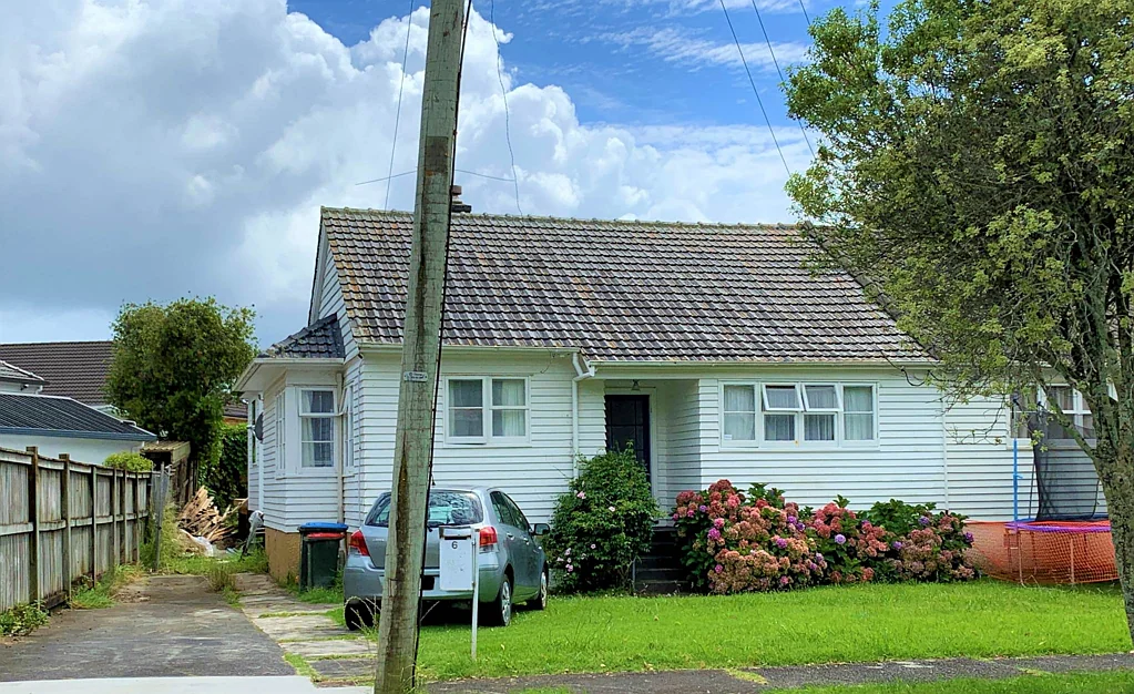 Newly renovated  two bedroom house - in Mt Roskill