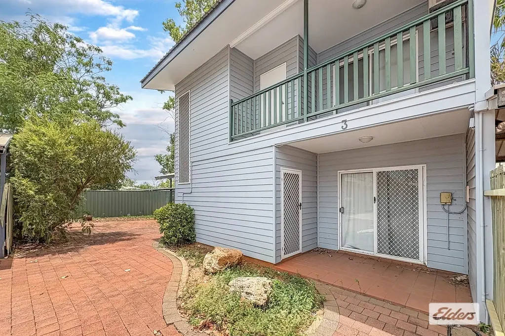 Townhouse with Private Yard and Secure Parking