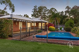 8 Leak Street, Bittern