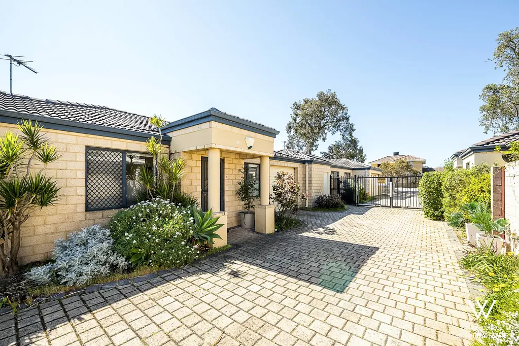 9/10 Leslie Street, Cannington, WA 6107