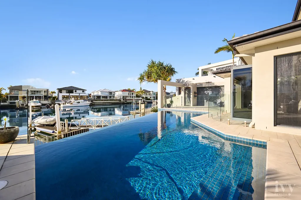 Paradise Point 5 Bedroom Spacious Family Sanctuary in a Prime Waterfront Position