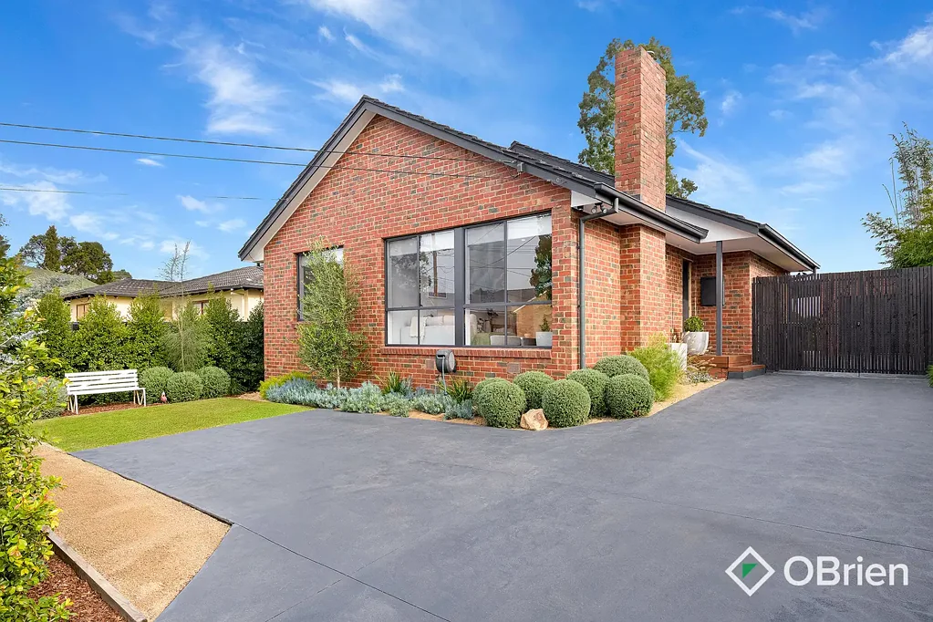 Frankston North 3chambre Beautifully renovated home; light and elegant throughout
