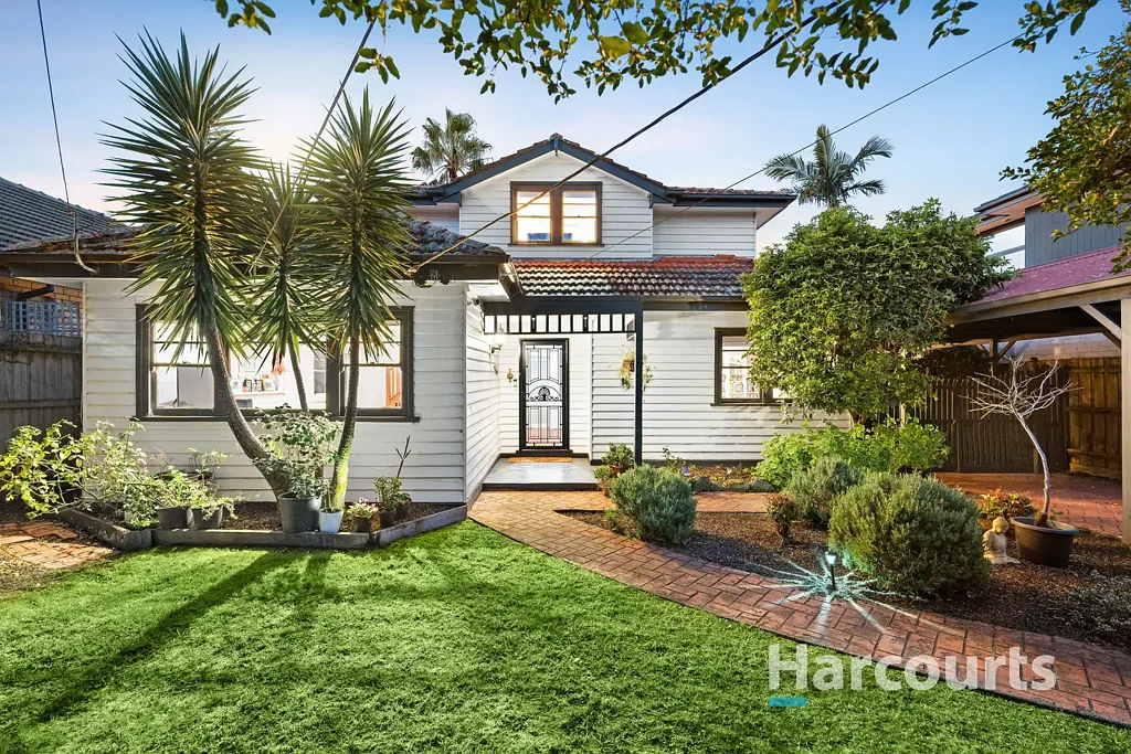 Murrumbeena 4બેડરૂમ Family Luxury with Poolside Appeal in Prime Murrumbeena