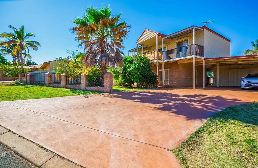 Port Hedland 4房  2004 Built Double Story 4x2 - STUNNING Ocean Views of Pretty Pool Beach - GREAT BLOCK!!!!!