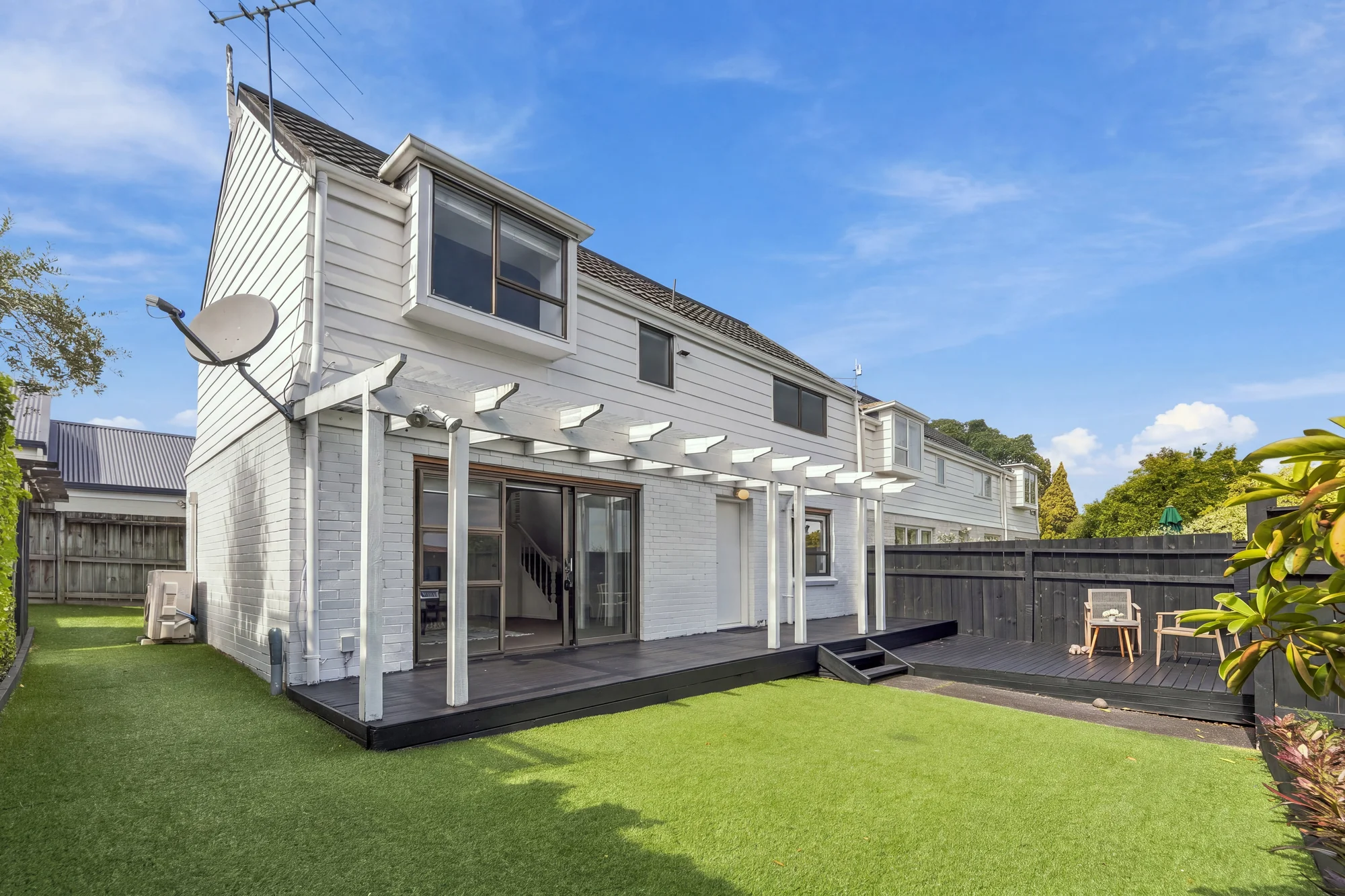 Saint Johns 3Habitaciones $200,000 BELOW CV, Sunny & FREEHOLD in St Johns!