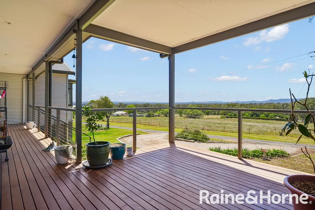 Gulgong 8房  Luxury Country Living - Views, Space & Style on the Edge of Town!