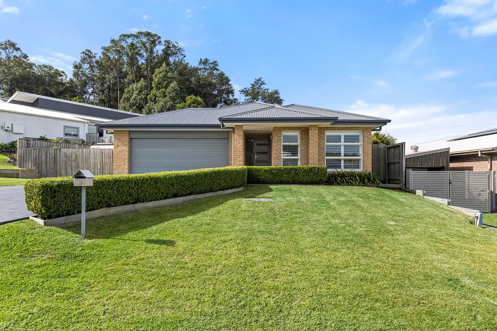 Berry 4 Bedroom Stylish Family Living in Huntingdale