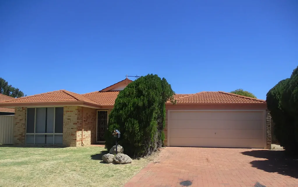 Sought after coastal suburb of Quinn's Rocks  3 x 2 house
