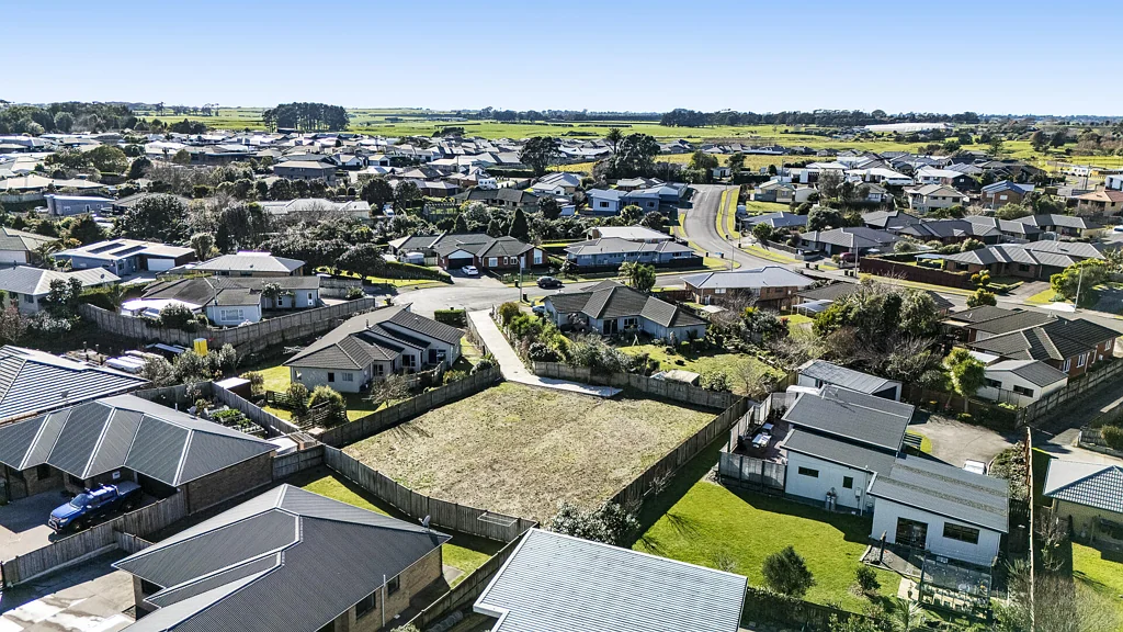 New Plymouth Central Flat section with driveway done and services in!