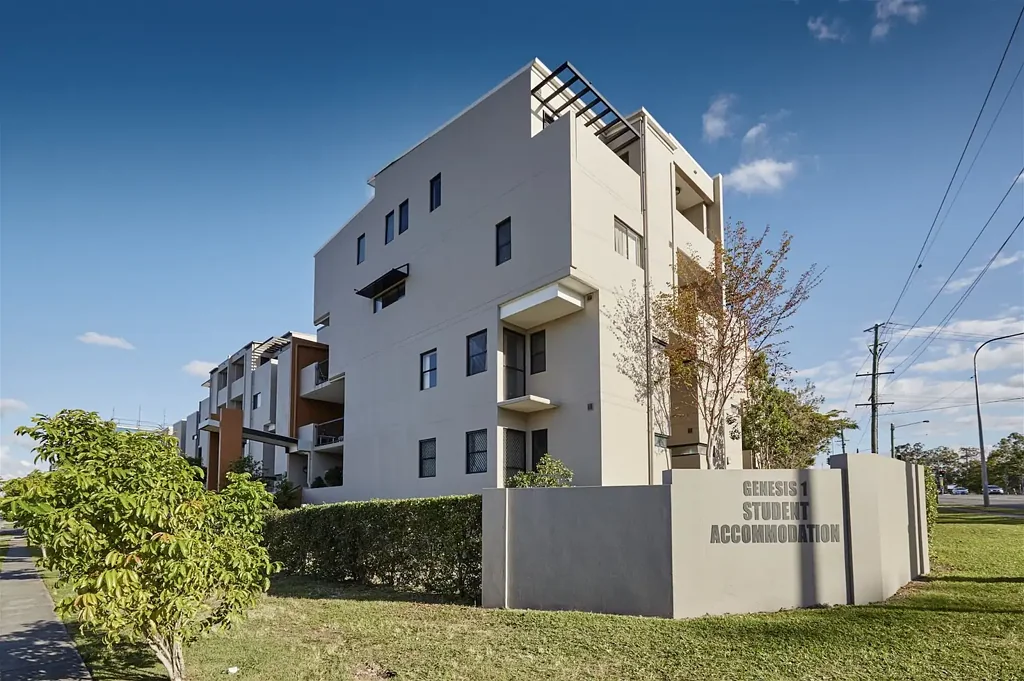 Tired of Sharing Everything? Private Ensuite + Balcony, Upper Level, 7 Min Griffith - Bills Included