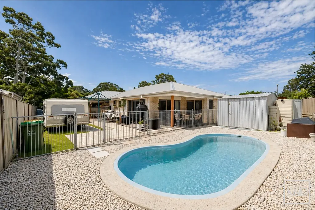 Ningi 4બેડરૂમ Immaculate 4 Bed Home | Pool, Side Access, Solar & Move In Ready