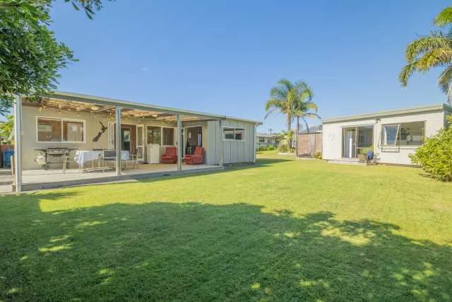 Whangamata 2 Bedroom Relaxed Whangamata Bach-Walk to Surf Club and Town