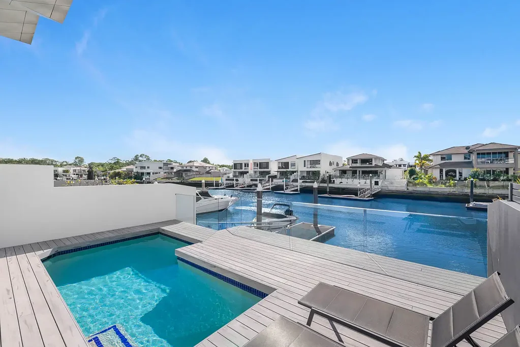 Biggera Waters 3Phòng ngủ Luxury, Lifestyle and Location in a North-Facing Waterfront Setting