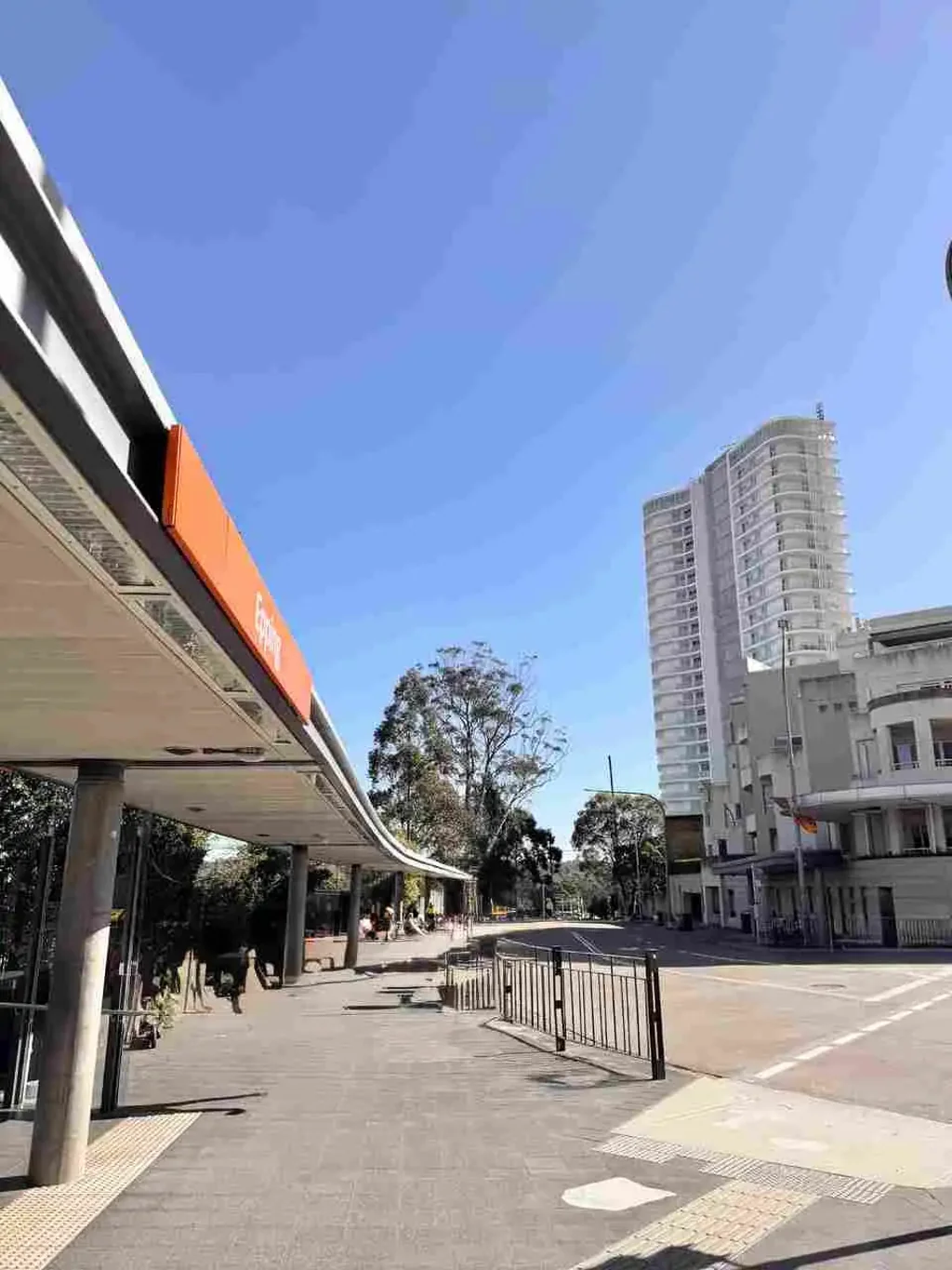 Epping 2房 Epica地标建筑 15层北景视野 开放式厨餐区 主卧带套间 美食家厨房 石材台面 不锈钢电器 步行便利 学区房云集 Location ! Location ! Location !
Newly released brand new high rise apartments, moving in about Christmas time.  call me for your inspection time