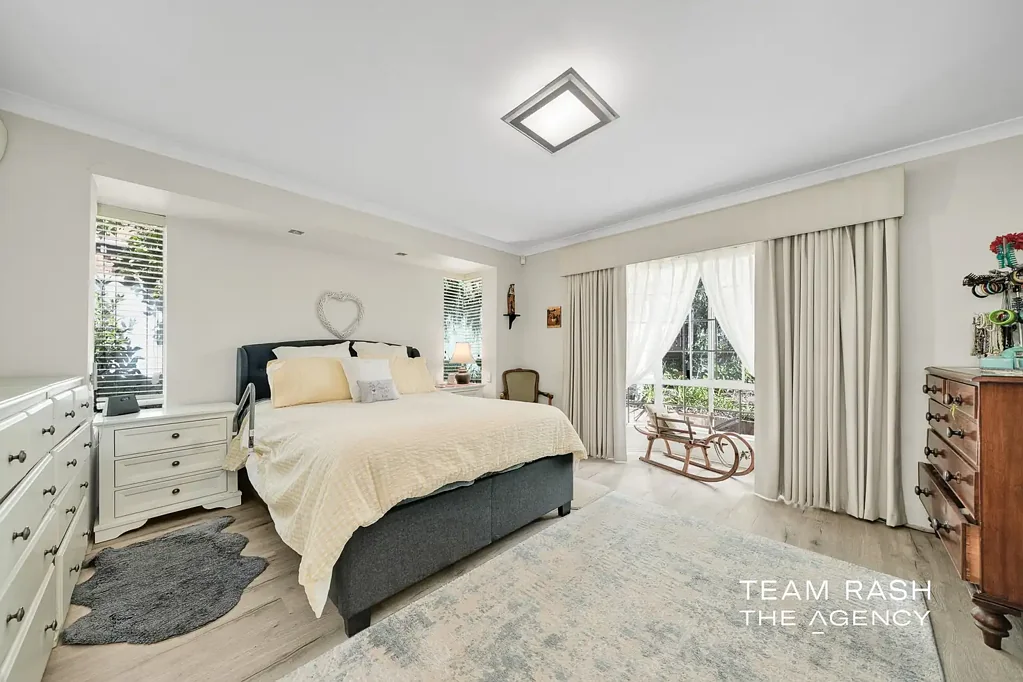 Bibra Lake 4कमरा Spacious Family Living with Timeless Character in Prestigious St Paul's Estate