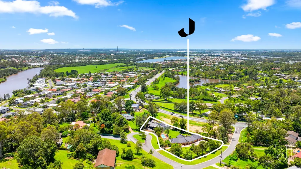 Oxenford 5 Bedroom Owner will consider any offers !