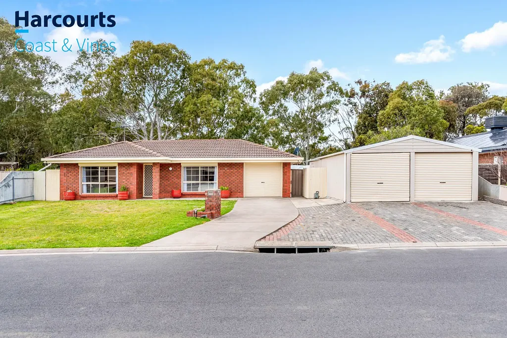 Morphett Vale 4બેડરૂમ Poolside Living with Impressive Shedding