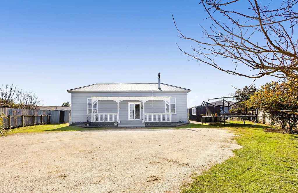 Hawera 4 Bedroom Character villa & excellent rental returns!