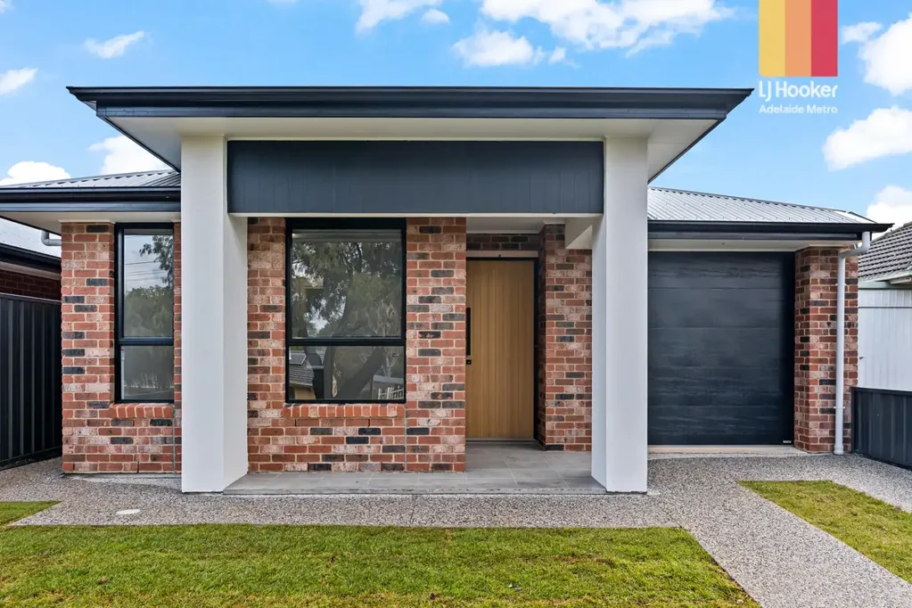 Brand New Contemporary Living in Exceptional Location