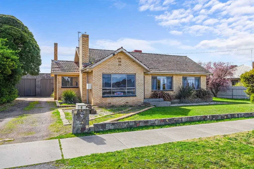Ararat 3 Bedroom Quality Built Brick Home