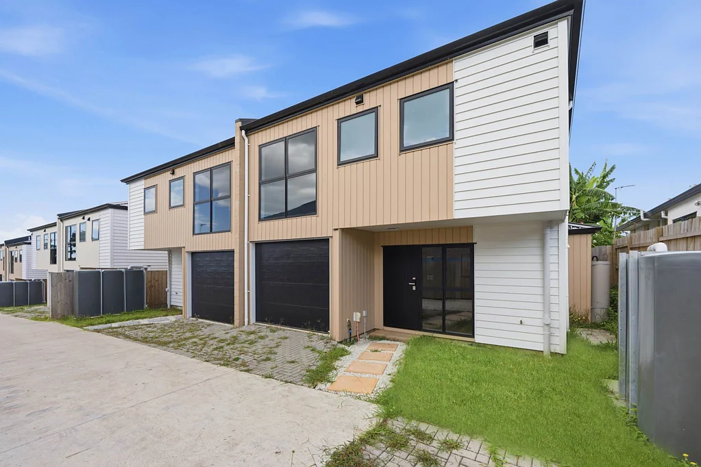 Mangere Bridge 3chambre Brand New & Garage-- Sought- After location