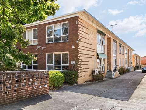 Essendon 2 Bedroom In the heart of Essendon