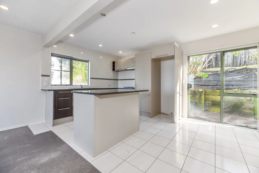 Totara Vale 3部屋 Do-up Opportunity to Bring Back to its Past Glory