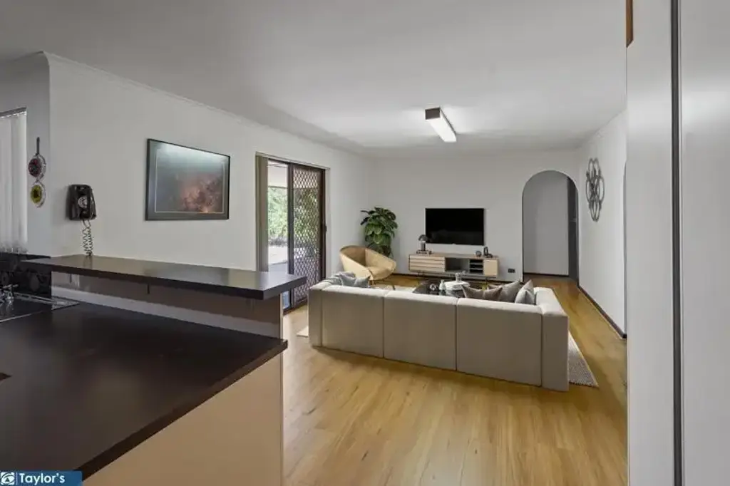 Modbury Heights 4Phòng ngủ FABULOUS FAMILY HOME - UPDATE AT YOUR LEISURE