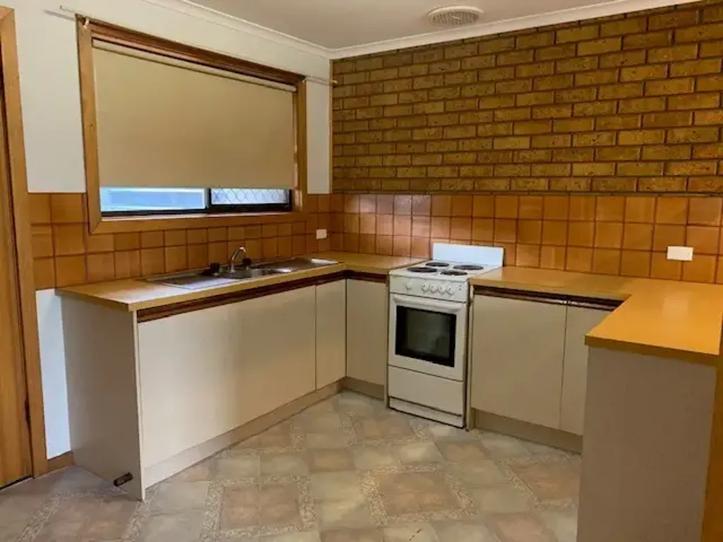 Comfortable 2 Bedroom Unit with Secure Parking