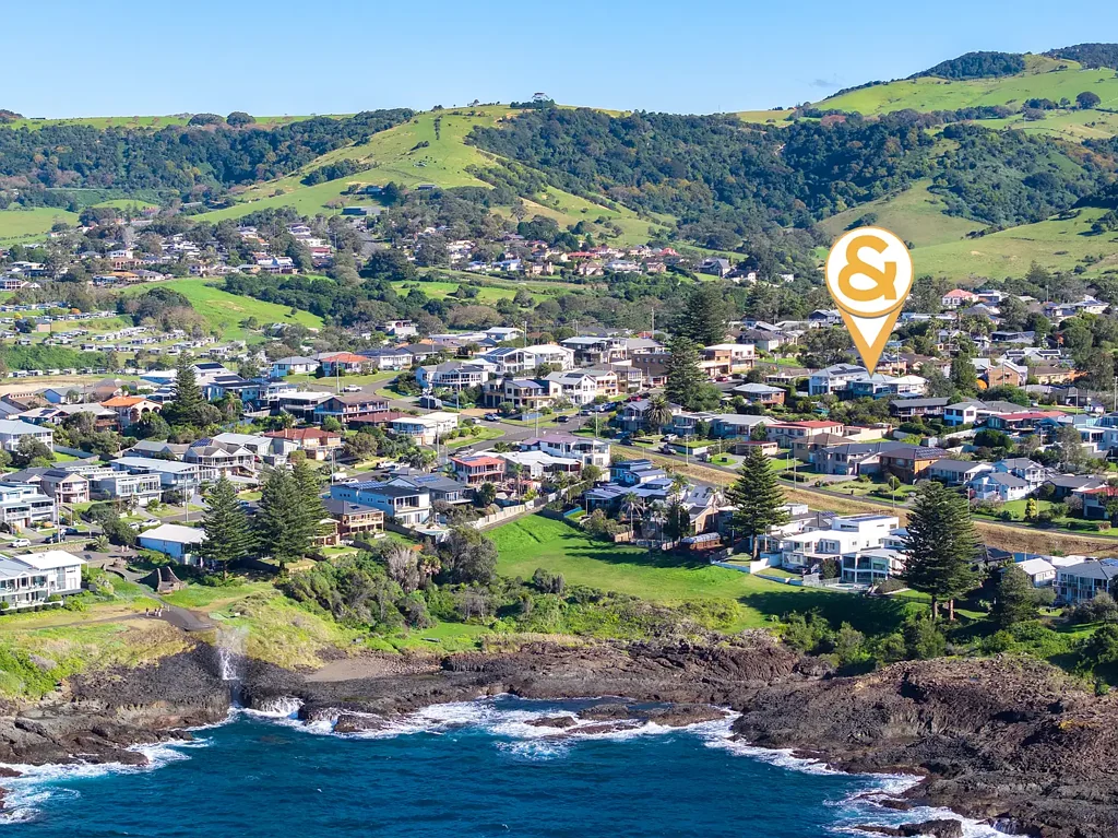 Kiama 4ਬੈੱਡਰੂਮ PANORAMIC COASTAL VIEWS - From an IDEAL Coastal Location BETWEEN two BEACHES.