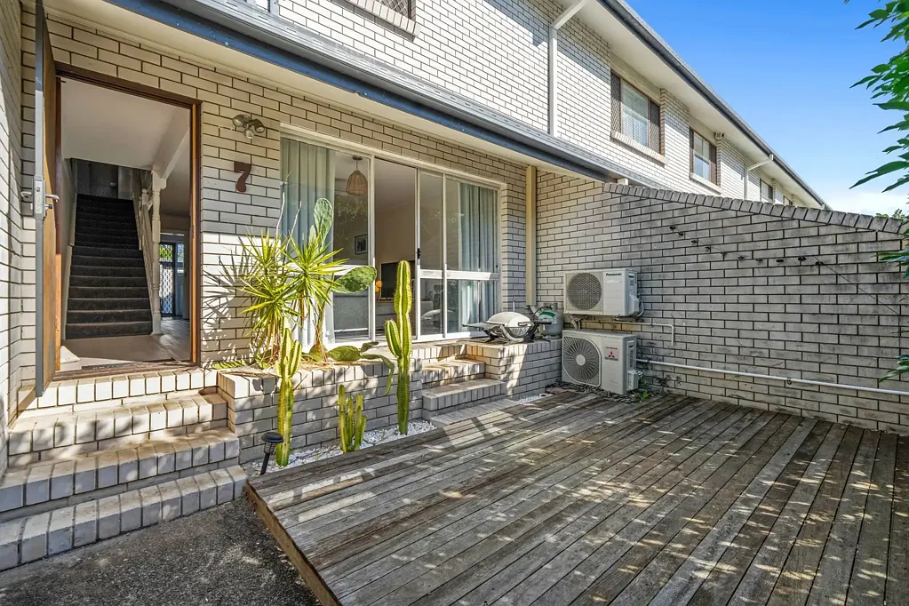 Mermaid Waters 2房  Absolute Central Mermaid Waters Townhouse