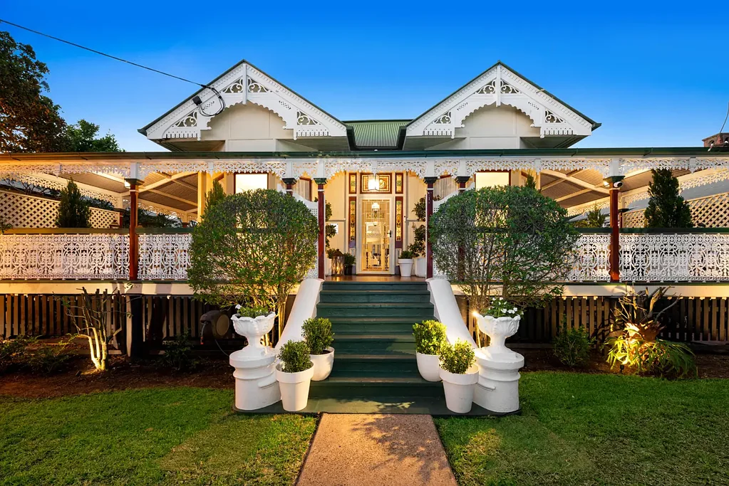 Clayfield 4침실 Scale. Position. Potential.